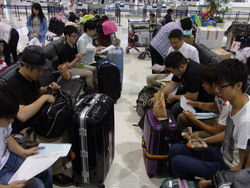 成田空港にて